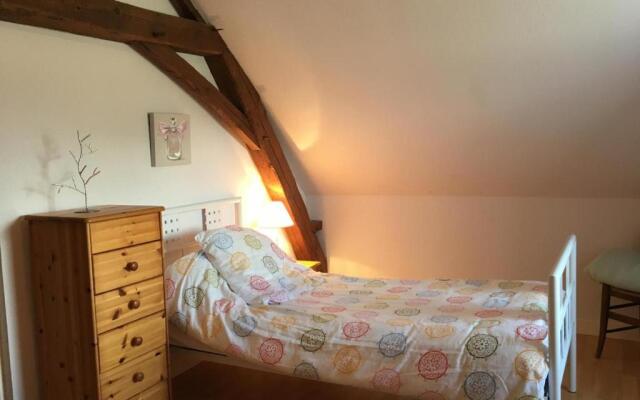 Gîte Bourbon-l'Archambault, 4 pièces, 6 personnes - FR-1-489-87