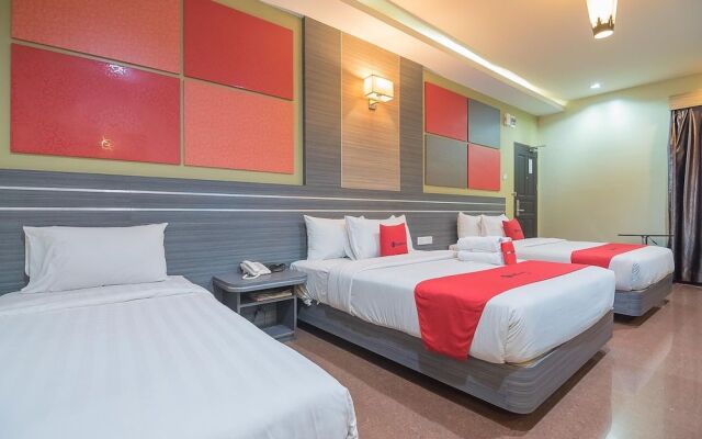 RedDoorz Premium near Harbour Bay Mall Batam 2