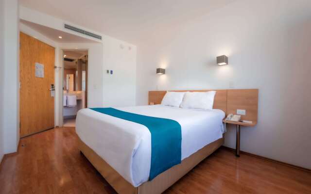 Sleep Inn Leon Antares Hotel