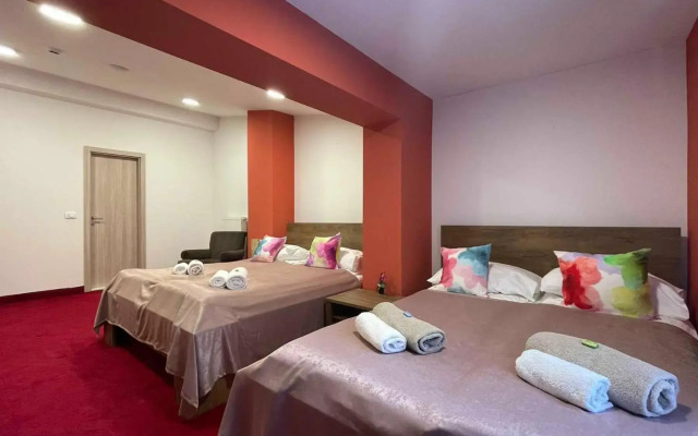 Hotel Story
