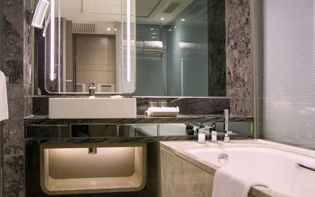 Royal Plaza Hotel