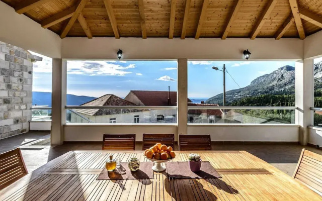 Villa Pave - Six-bedroom Villa With Terrace and Swimming Pool