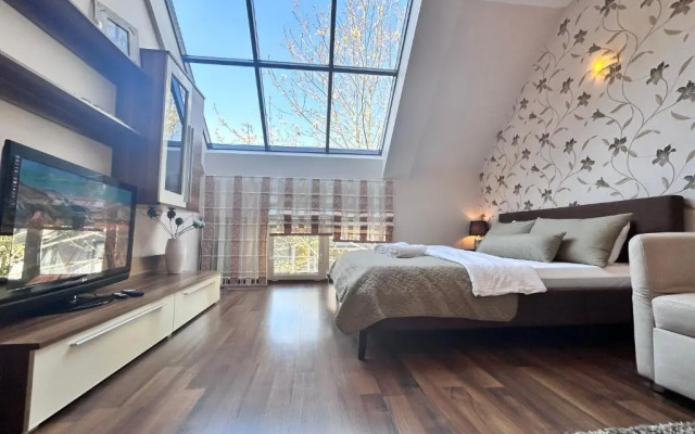 City center , studio apartment , 5 min to the sea