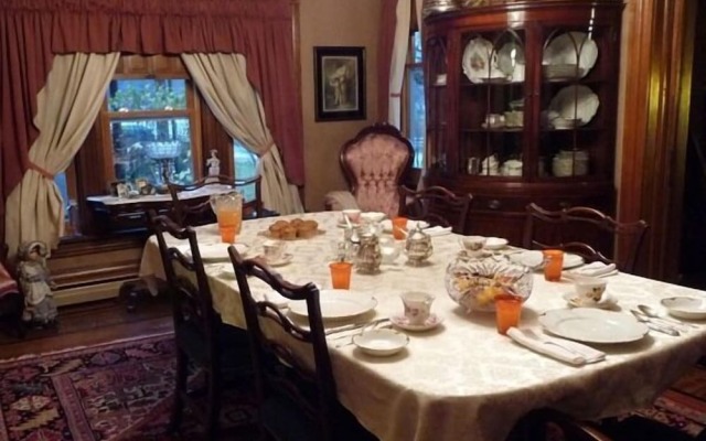 Victorian Loft B & B