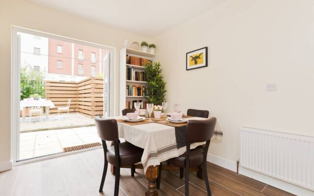 2 Bedroom Apartment By The River