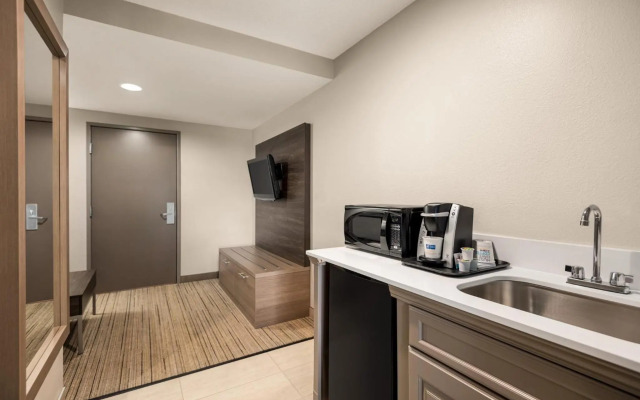 Holiday Inn Express Hotel & Suites Fredericksburg by IHG