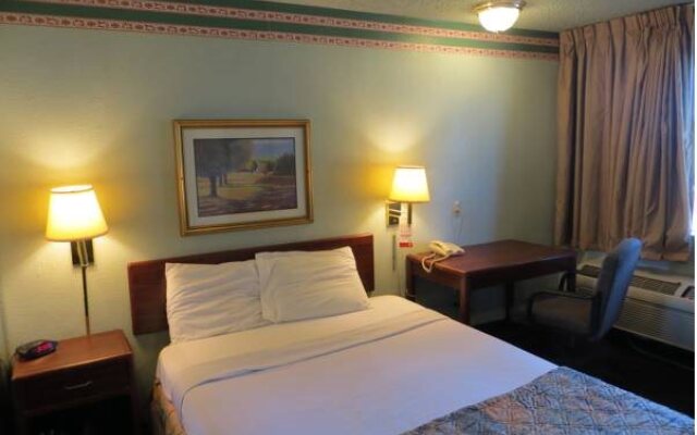 Super 8 Dallas Love Field Market Center