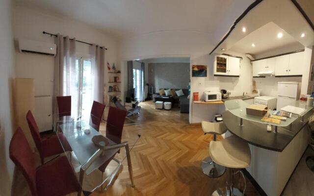 Athens Riviera apt with seaview, 15' to Acropolis