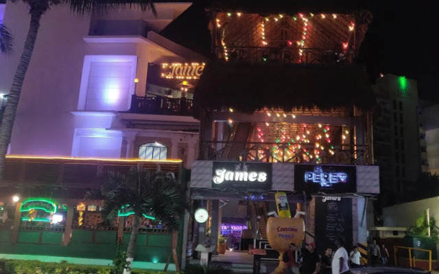 Paradise Beachfront & Nightlife Heart