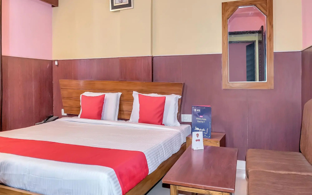 OYO 10685 Hotel Centre Point