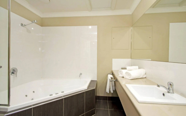 Bridges on Argyle Motel & Apartments