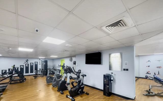 WelHome - Stunning High-Rise with Canal View Near MarinaMall