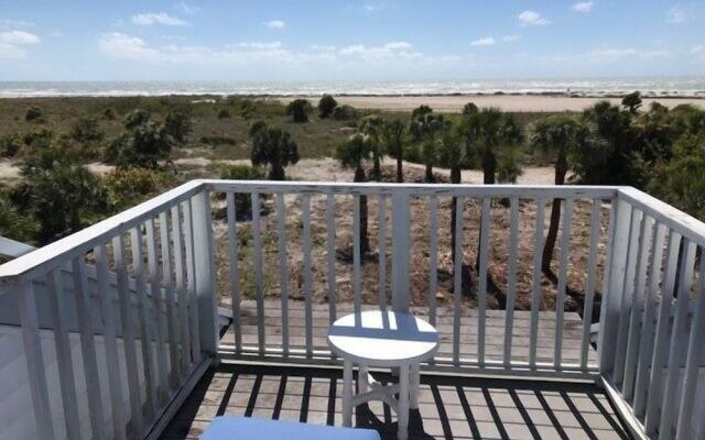 Beach Three Bedroom Villa by Redawning