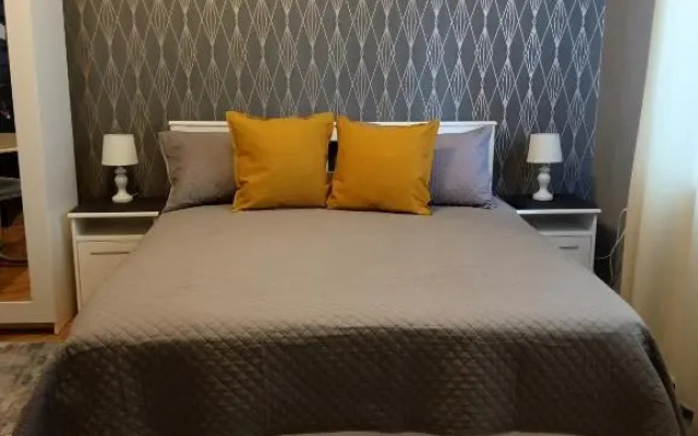 Crystal Room II