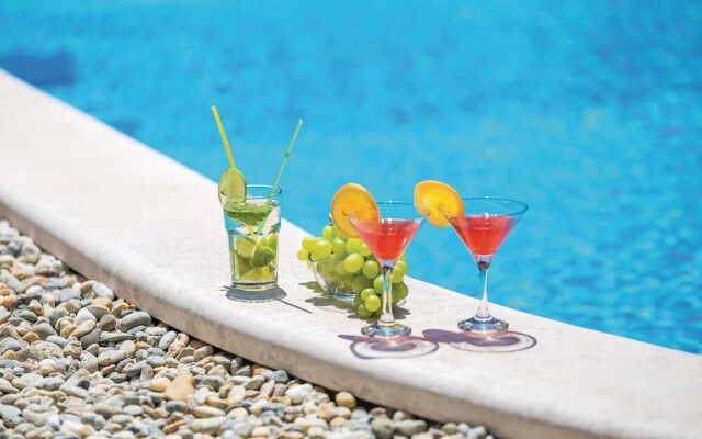 Stunning Home in Jurdani With Wifi and 2 Bedrooms