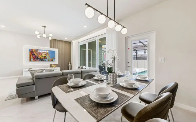1287 Blue Paradise Way