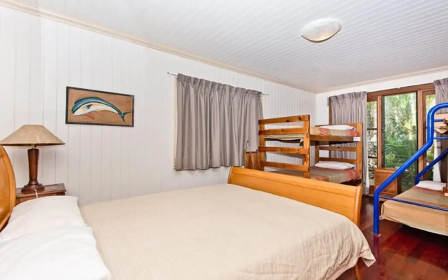 Moreton Island Accommodation Bali House