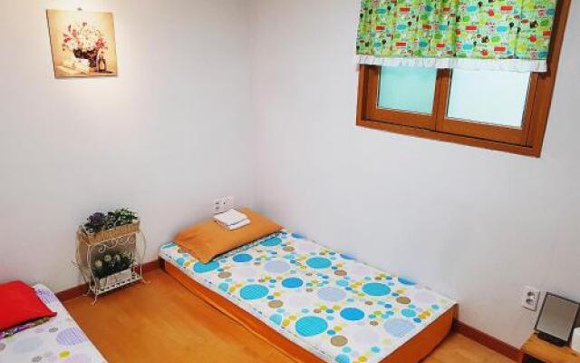 Tongyeong One Guesthouse