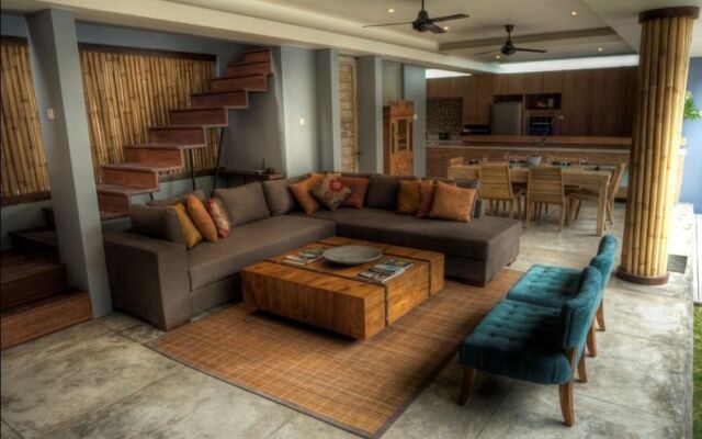 The Grove Villa Bumbak