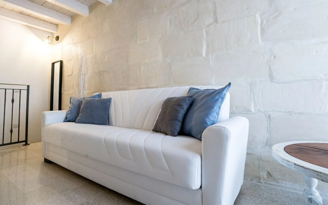 Piccola Luna Cozy Home