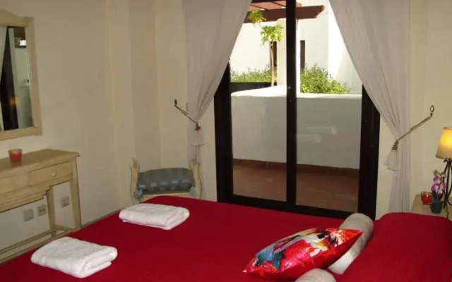 Tropical Luxury in Prime Location