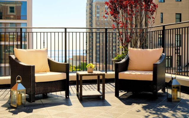 The Chicago Hotel Collection Ambassador Gold Coast