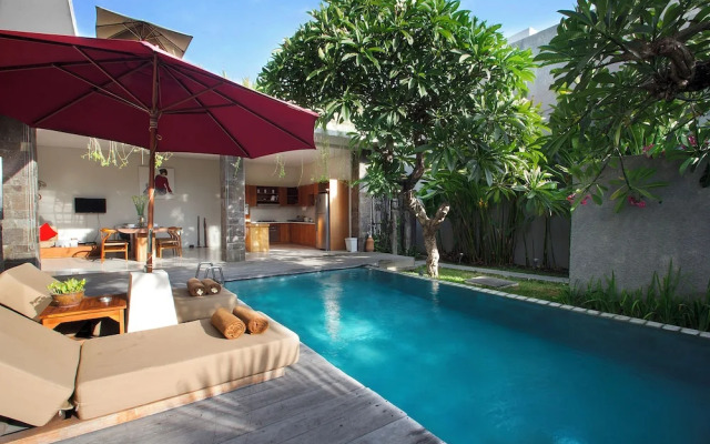 Stunning 2 Br Pool Villa With Rooftop In Seminyak