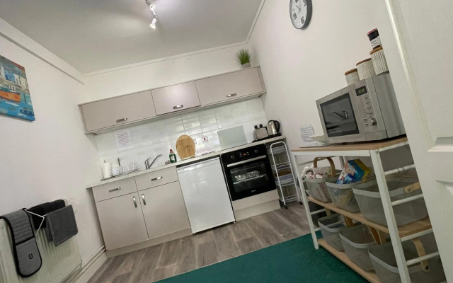 Barracuda, Beachside Apartment