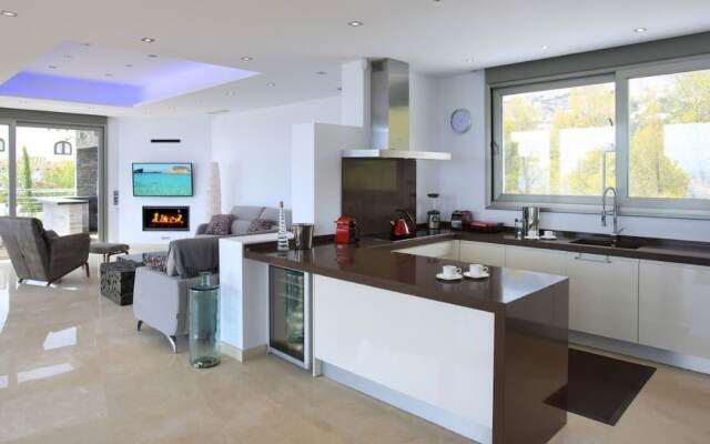Villa - 5 Bedrooms with Pool, WiFi and Sea views - 105009