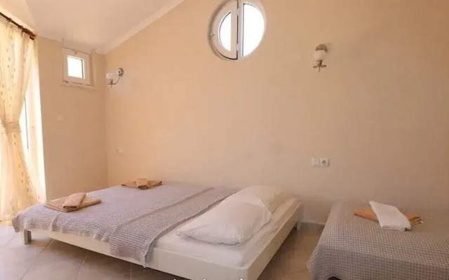 Villa TR07 by Joylettings