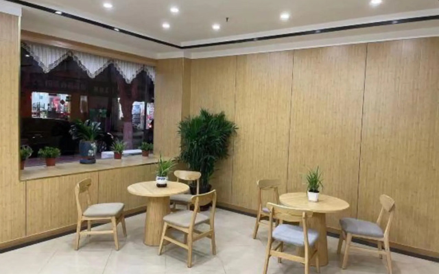 WUHUA Holiday Hotel（chongmingnanmenmatou）
