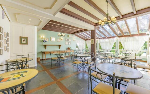 Hotel Lê Chateau