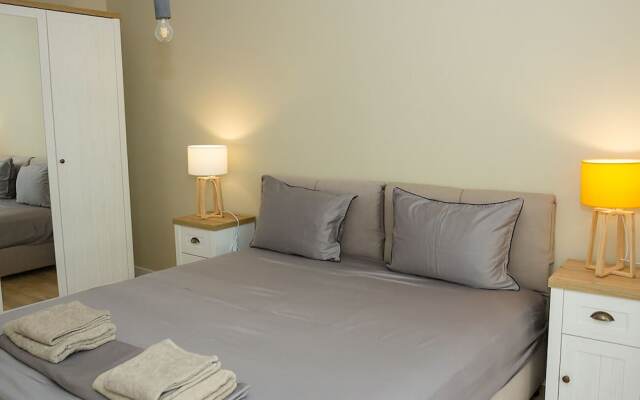 FM Luxury 2-BDR Apartment - Relax