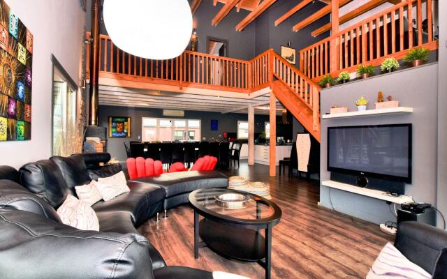 Villa With Heated Outdoor Pool and Sauna