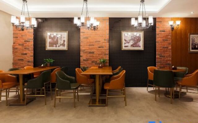 James Joyce Coffetel Hotel (Tianjin Yanke Hospital Haiguangsi Subway Station)