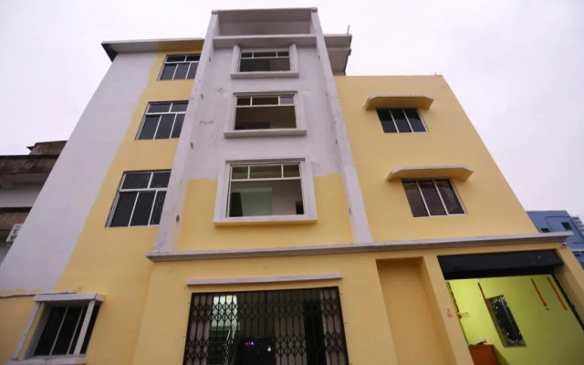 OYO 18355 Hotel Moonlight