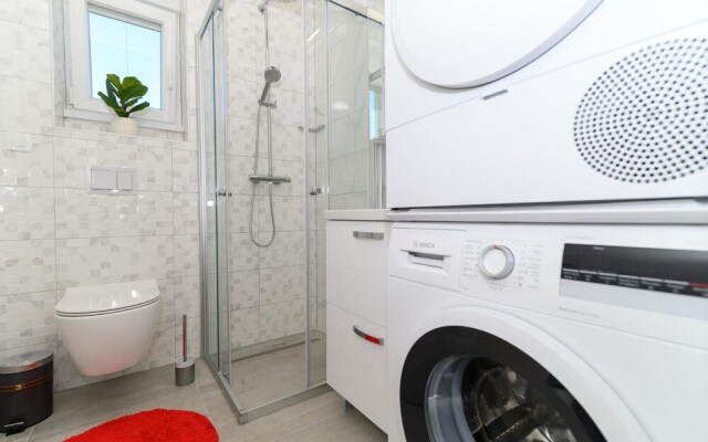 Beautiful Apartment in Seget Donji With Wifi and 2 Bedrooms