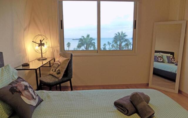 3b Seafront Retro apt - Olympic beach