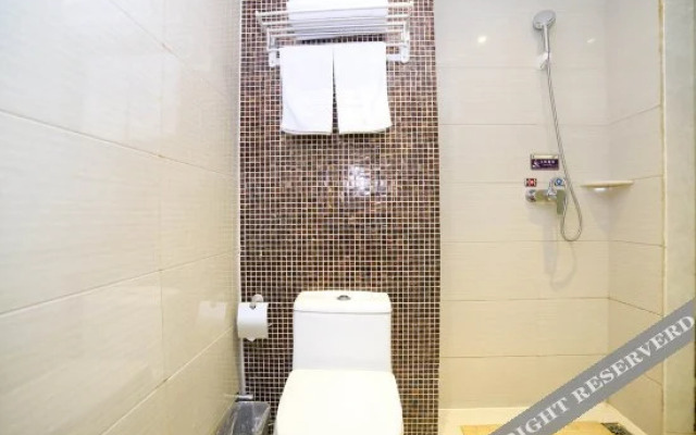Ease Hotel (Yichang China Three Gorges University)