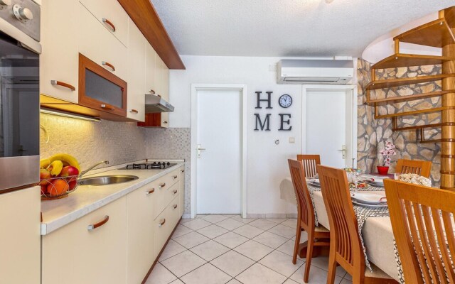 Stunning Home in Jadranovo With 5 Bedrooms, Jacuzzi and Wifi