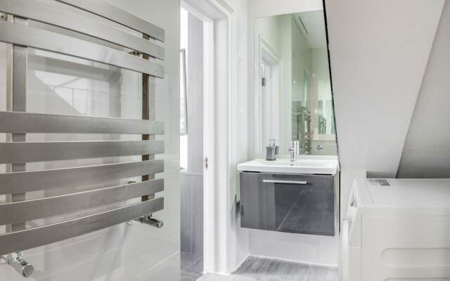 Large Studio Apartment  Central London