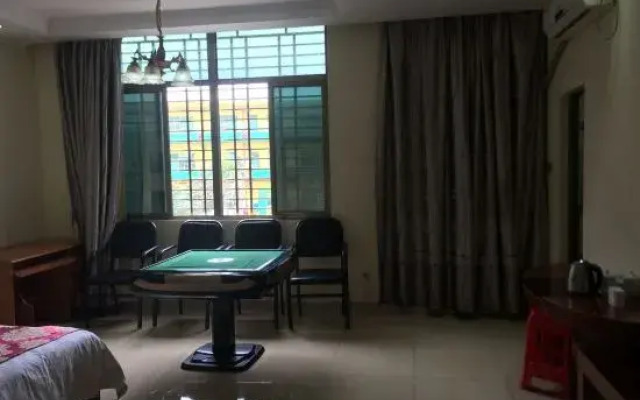 Lingao Huarui Business Hotel