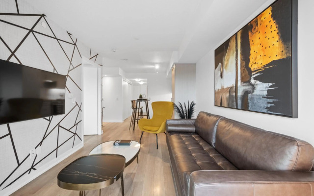 Sleek 1BR + office Condo - CN Tower/Skyline view