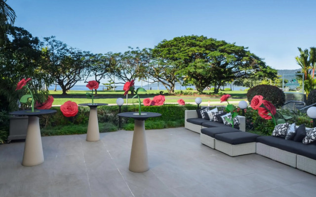 Cairns Harbourside Hotel