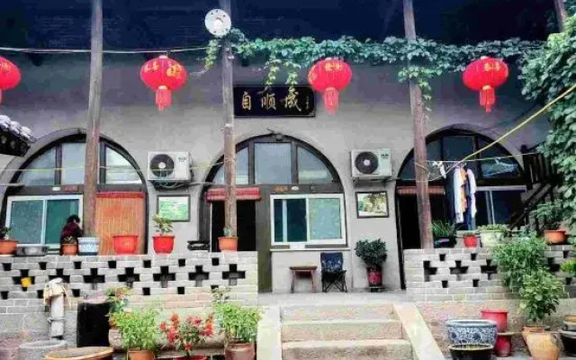 Linxian Zishuncheng Inn