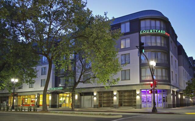 Courtyard by Marriott Oakland Downtown
