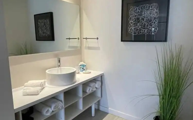 Cozy Hotel With Super Location Near Disney