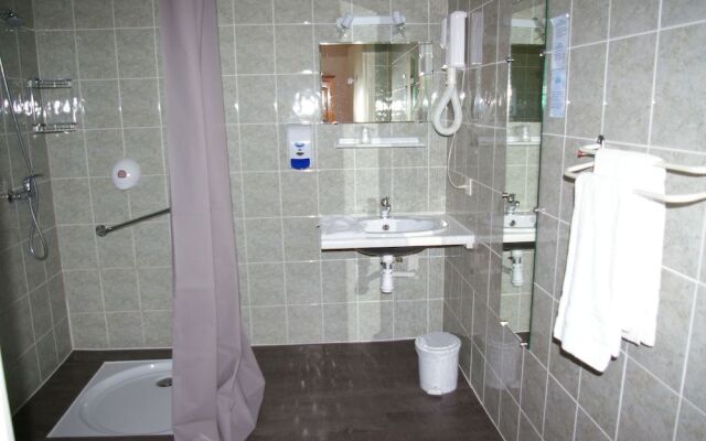 Queen Serenity Hotel