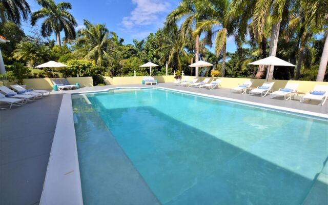 Summerhill, 8BR by Jamaican Treasures