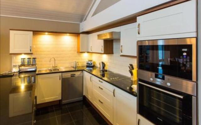 Cameron House Detached Lodge L120